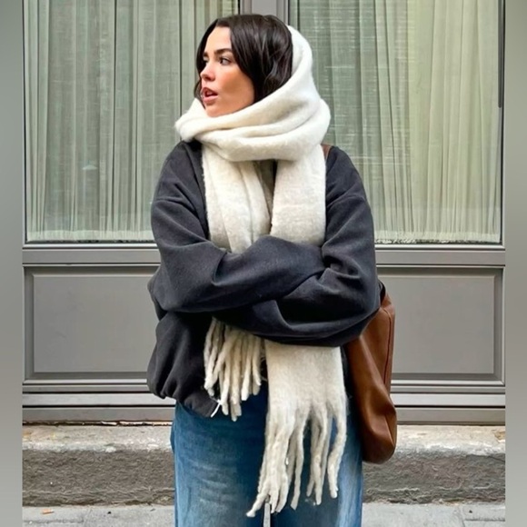 STEVE MADDEN Super-Soft Knit Muffler Chunky White Oversized Scarf - Picture 11 of 11